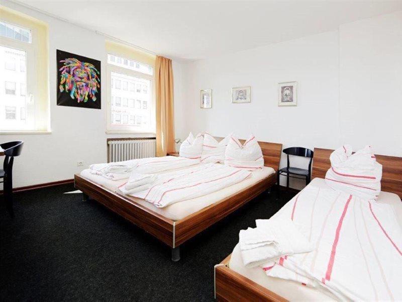 Hotel Goldener Hahn Duisburg Exterior photo