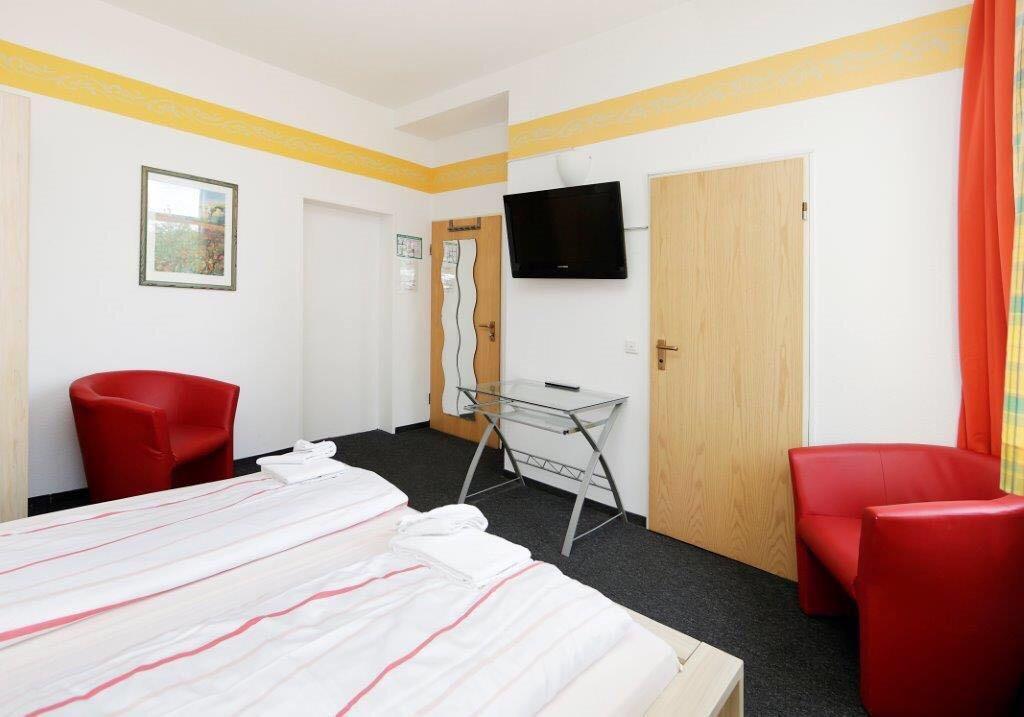 Hotel Goldener Hahn Duisburg Room photo