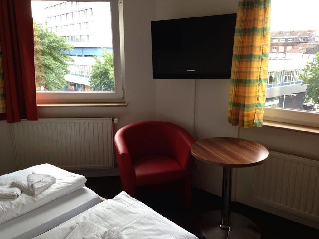 Hotel Goldener Hahn Duisburg Exterior photo